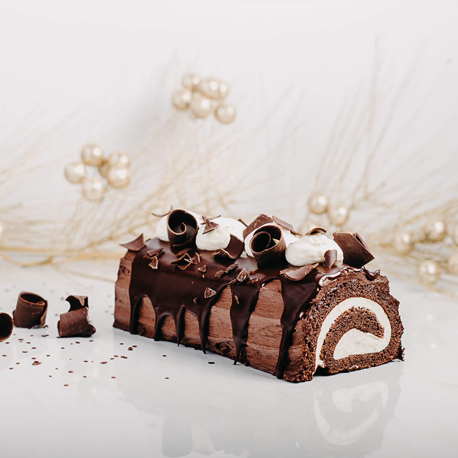 Three Chocolate Yule Log 720 g-secondary-image